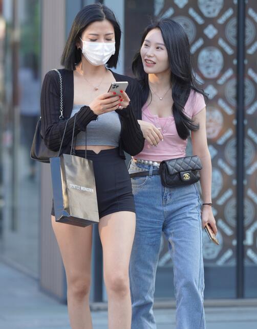 适合一个人在家看的视频素材