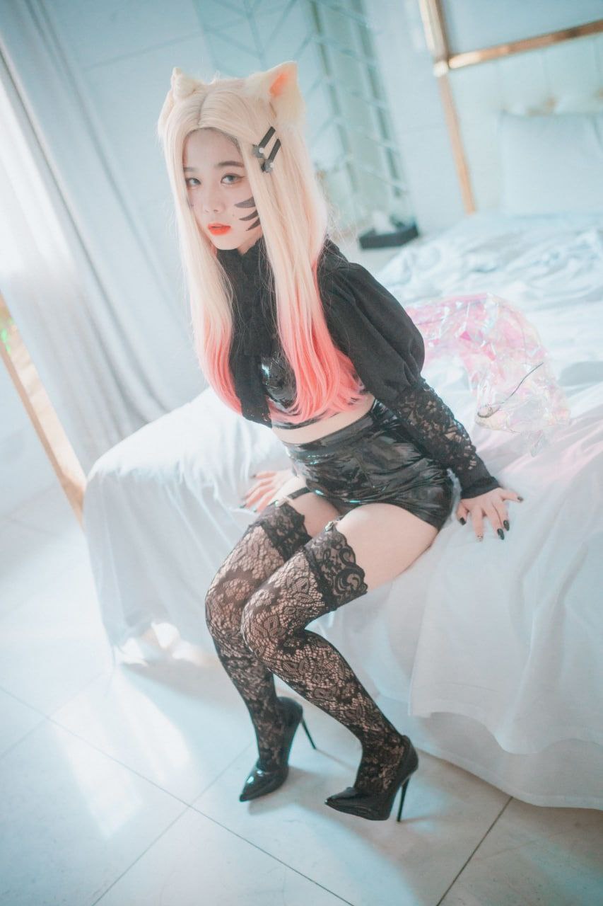 次嗯抱次嗯次嗯嗯抱是什么歌